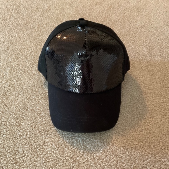 pretty baseball cap with sequins, new condition main image 6